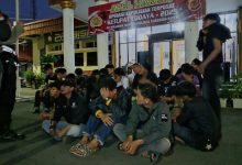 TIM Patroli Ngabuburit Polres Cirebon Kota mengamankan 29 remaja yang melakukan konvoi di jalan raya by Pass pada Minggu (23/3/2025) jelang berbuka puasa.*KaceNews.Id/Ist