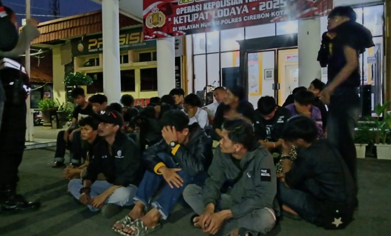 TIM Patroli Ngabuburit Polres Cirebon Kota mengamankan 29 remaja yang melakukan konvoi di jalan raya by Pass pada Minggu (23/3/2025) jelang berbuka puasa.*KaceNews.Id/Ist